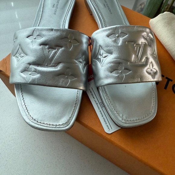 Louis Vuitton Slides - Picture 3 of 6